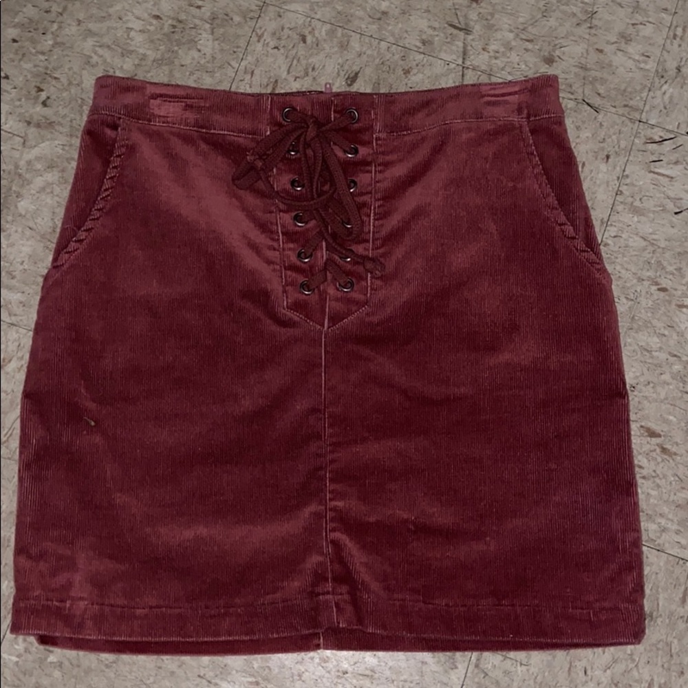 Skirt from shoe fly has pockets